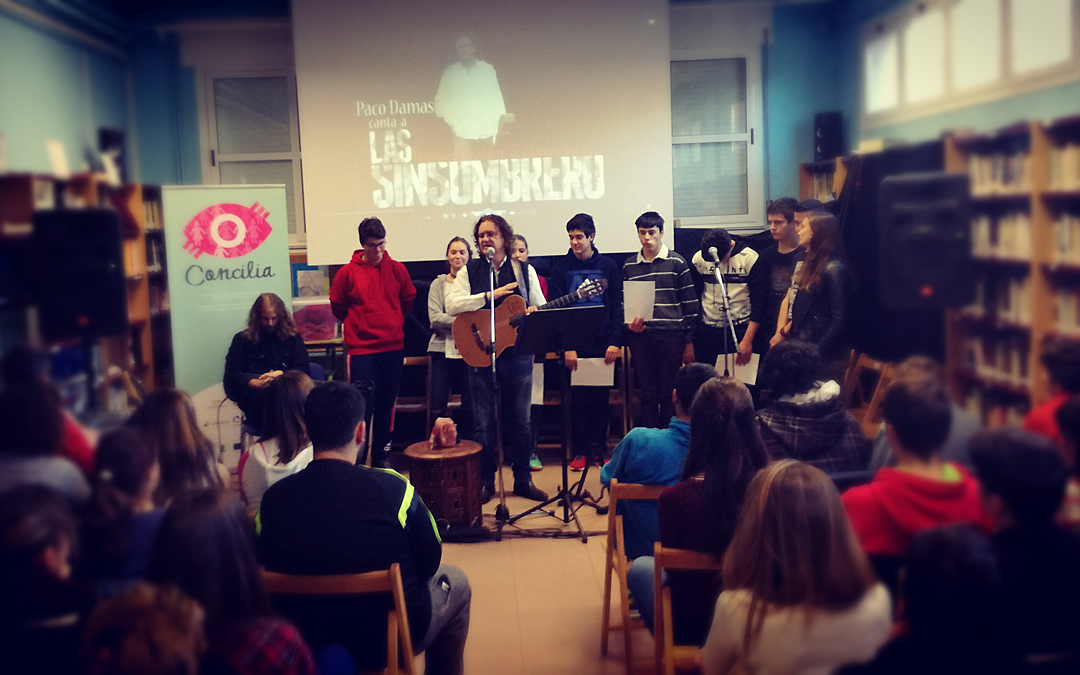 Las Sinsombrero del cantautor andaluz Paco Damas, llega al IES Biello Aragón de Sabiñánigo de la mano de ADECUARA y el proyecto Leader CONCILIA