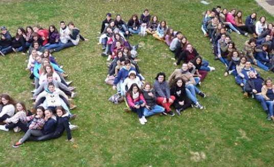 “La Era Rural” es una iniciativa para revitalizar el entorno rural aragonés a través del impulso a la iniciativa, el liderazgo y el emprendimiento juvenil, tanto a nivel económico como social.