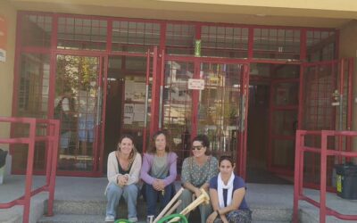 ADECUARA entrega un kit de herramientas al IES Biello Aragón para su huerto escolar